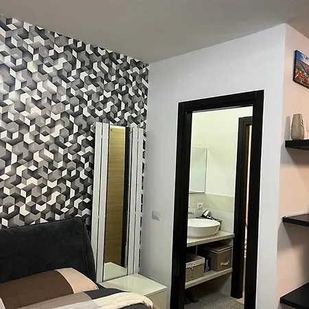 Tazzoli 11 Apartment *
