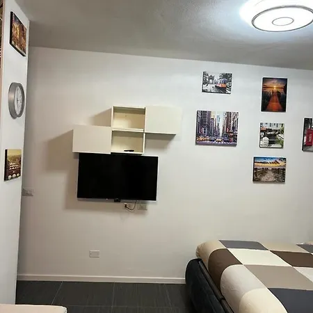 Tazzoli 11 Apartment